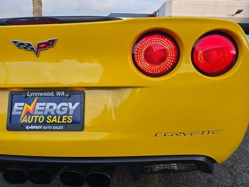 Used 2006 Chevrolet Corvette Coupe w/ Preferred Equipment Group RWD image 12