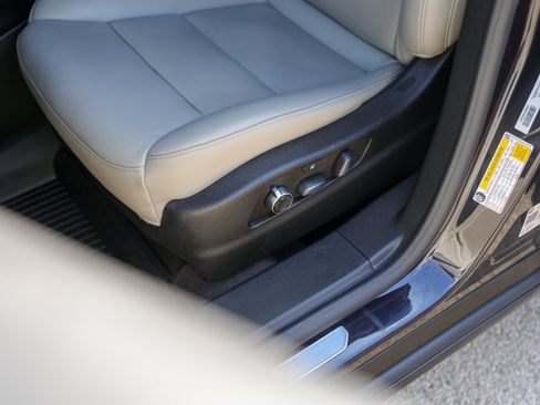 Used 2022 Cadillac XT4 Premium Luxury w/ Technology Package image 8