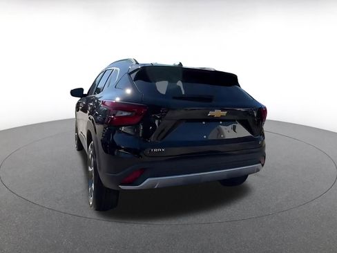 Used 2025 Chevrolet Trax LT image 11