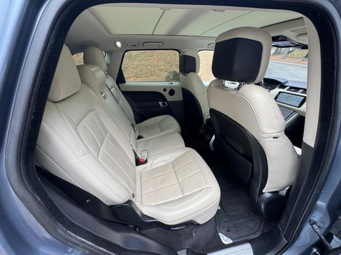 Used 2019 Land Rover Range Rover Sport HSE image 32