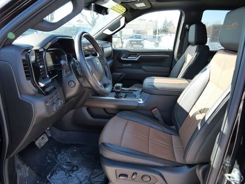 Used 2025 Chevrolet Silverado 1500 High Country image 12