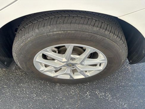 Used 2024 Chevrolet Equinox LT AWD/4WD image 9
