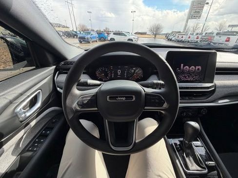 Used 2025 Jeep Compass Sport image 15