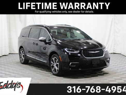 Used 2026 Chrysler Pacifica Pinnacle image 1