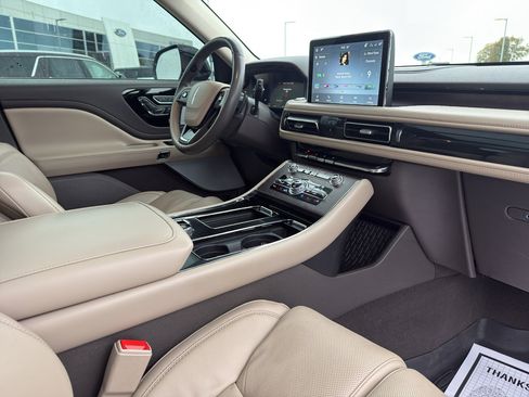 Used 2022 Lincoln Aviator Reserve w/ Equipment Group 201A image 12
