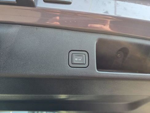 New 2025 Chevrolet Equinox EV LT image 17