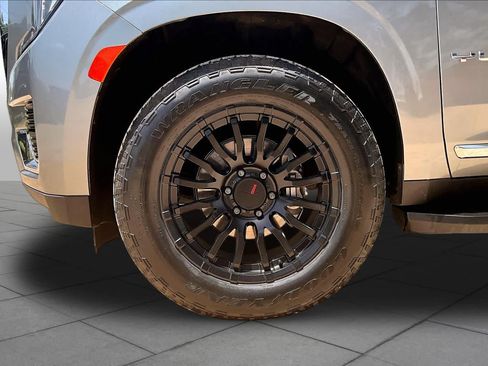 Used 2023 GMC Yukon XL SLT w/ SLT Luxury Package AWD/4WD image 13