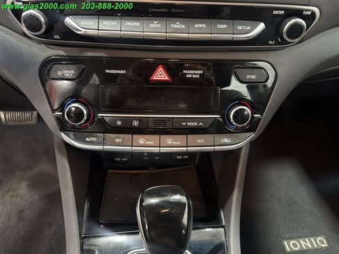 Used 2018 Hyundai Ioniq Blue FWD image 17