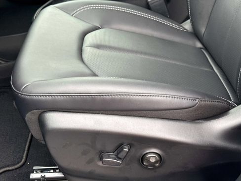 New 2026 Chrysler Pacifica Select FWD image 21