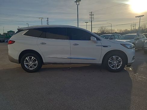 Used 2021 Buick Enclave Essence w/ Sound and Sites Package AWD/4WD image 8