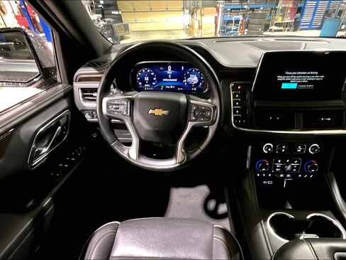 Used 2023 Chevrolet Suburban Premier image 5