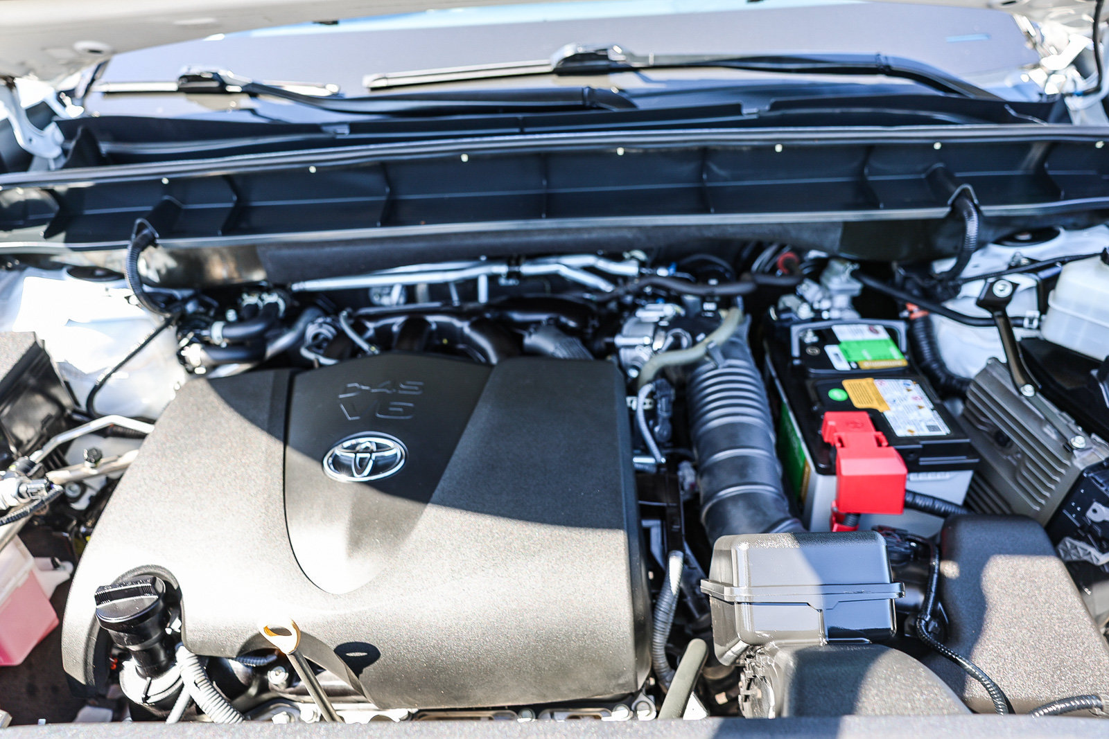 Used 2022 Toyota Highlander XLE AWD/4WD image 19