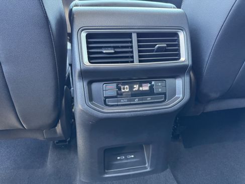 Used 2026 Volkswagen Atlas SE FWD image 31