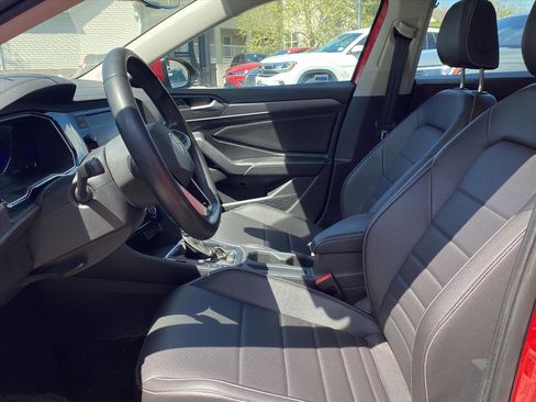 Certified 2023 Volkswagen Jetta SE w/ Panoramic Sunroof Package FWD image 10