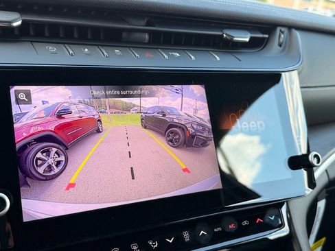 New 2026 Jeep Grand Cherokee Limited AWD/4WD image 18