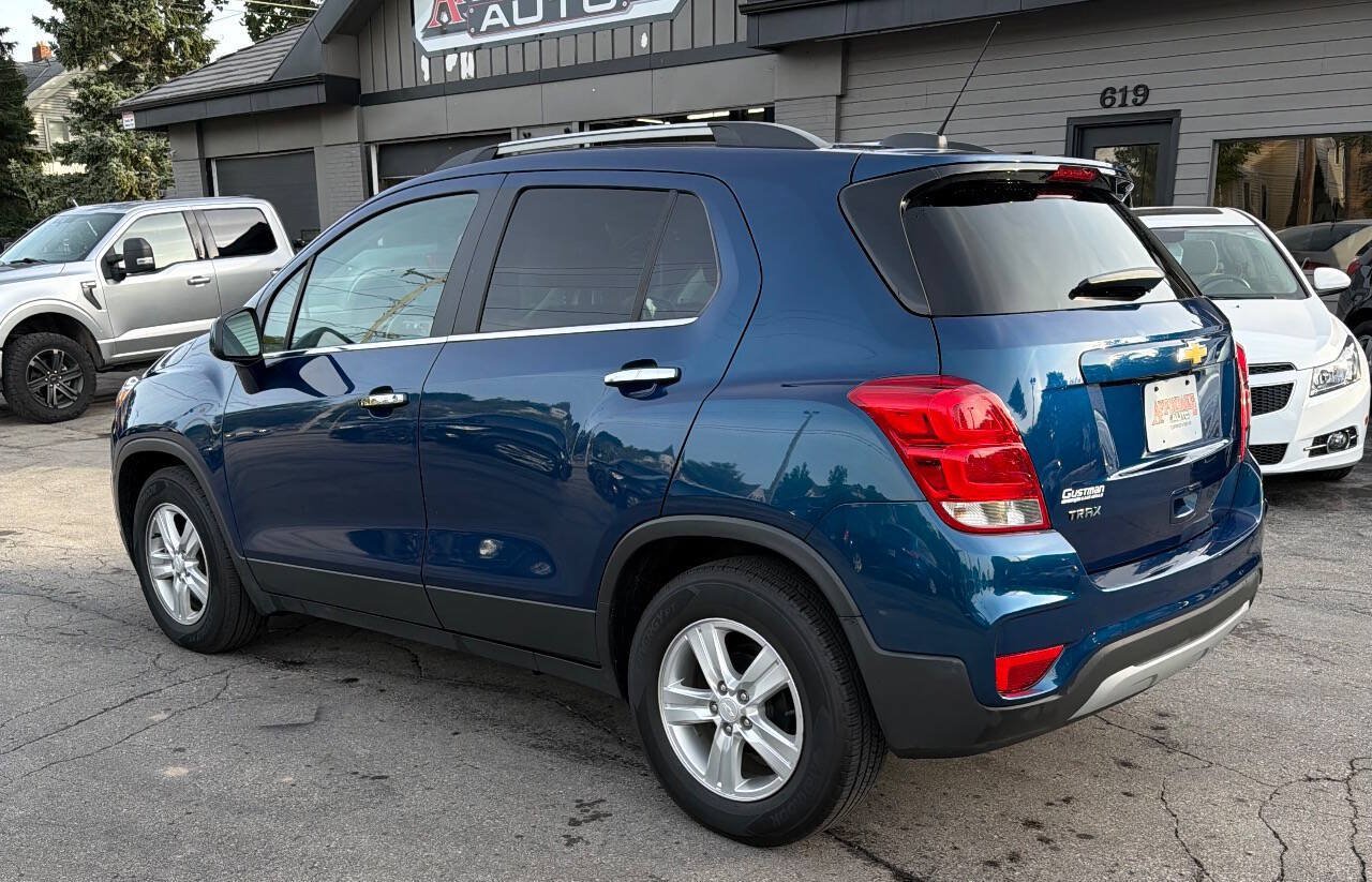 Used 2020 Chevrolet Trax LT w/ LT Convenience Package FWD image 16