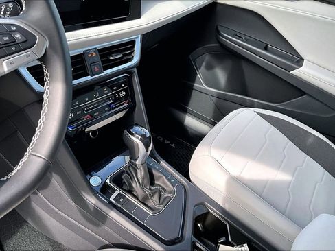 New 2026 Volkswagen Taos SE FWD image 23