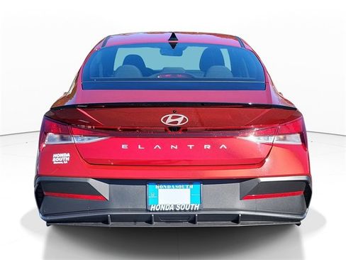 Used 2025 Hyundai Elantra Sport image 5