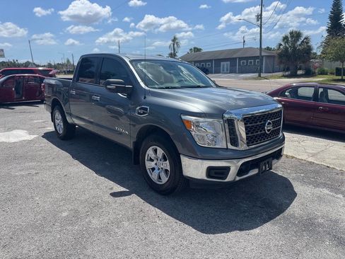 Used 2017 Nissan Titan SV image 2