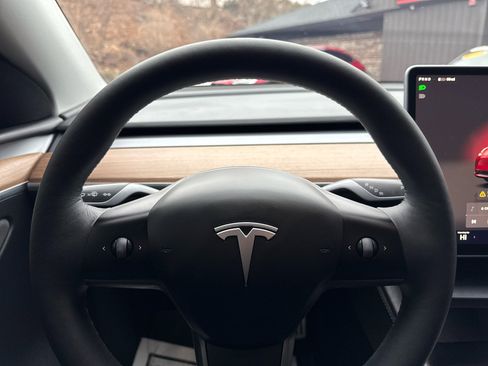 Used 2022 Tesla Model Y Performance image 39
