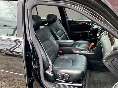 Used 2002 Cadillac De Ville DTS w/ Premium Equipment Pkg image 6