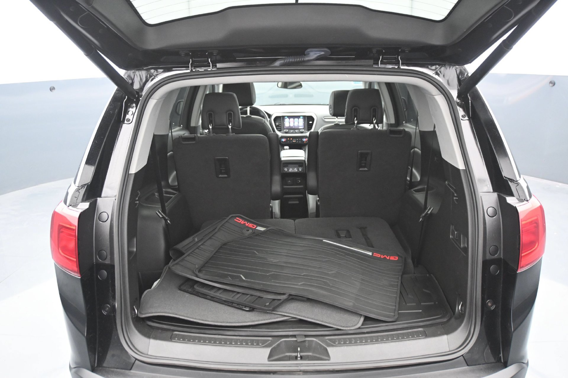 Used 2019 GMC Acadia SLT AWD/4WD image 18