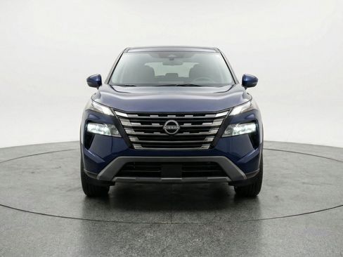 Used 2025 Nissan Rogue SV FWD image 2