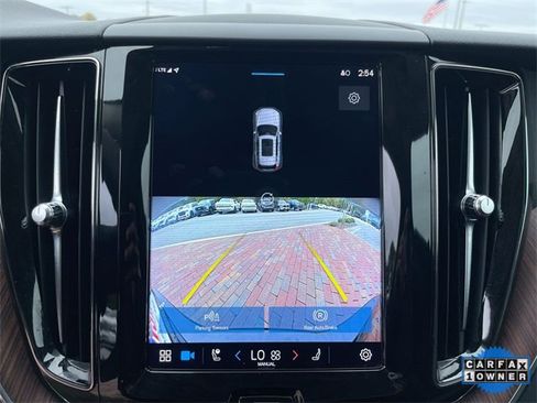 Used 2023 Volvo XC60 B5 Plus image 19