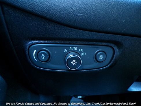 Used 2018 Chevrolet Equinox Premier image 40