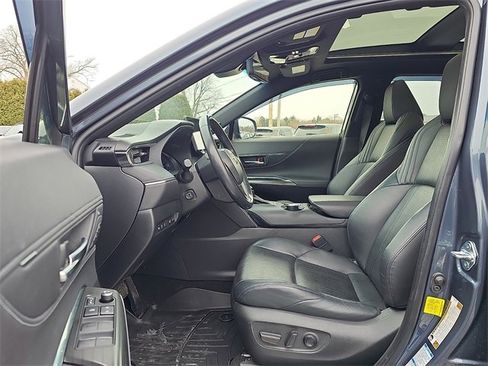 Used 2021 Toyota Venza Limited w/ Advanced Technology Package image 14