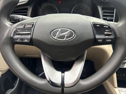 Used 2019 Hyundai Elantra SE FWD image 46