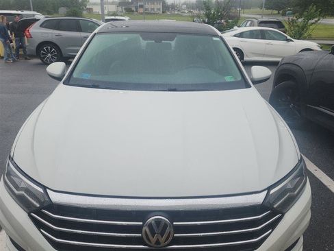 Used 2021 Volkswagen Jetta SE FWD image 1
