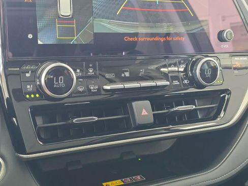 New 2026 Toyota Highlander Platinum AWD/4WD image 31
