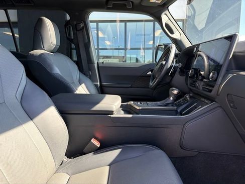 Used 2024 Lexus GX 550 w/ Accessory Package (2T) AWD/4WD image 12
