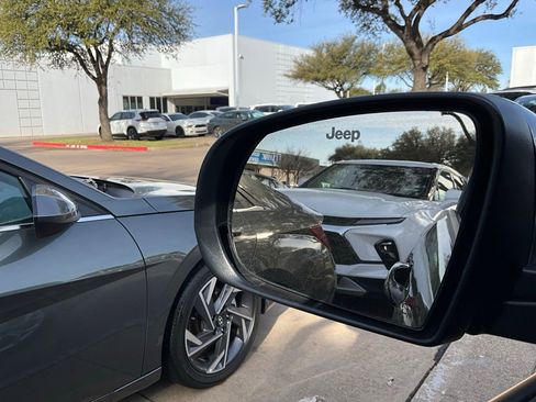 Used 2025 Jeep Compass Latitude image 19