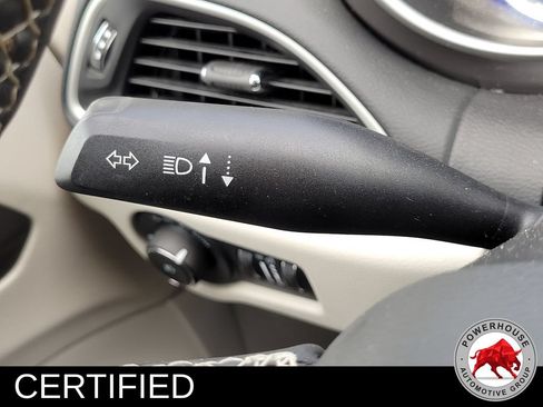 Used 2023 Chrysler Pacifica Touring-L FWD image 31