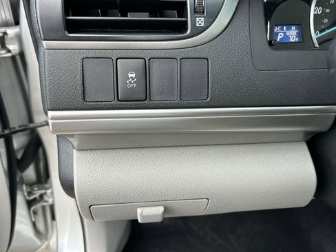 Used 2012 Toyota Camry LE FWD image 17