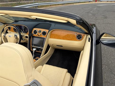 Used 2017 Bentley Continental GT image 31