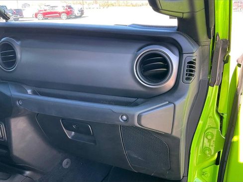 Used 2021 Jeep Gladiator Sport image 23