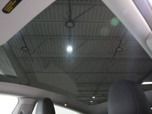 Used 2024 Tesla Model Y Long Range RWD image 30