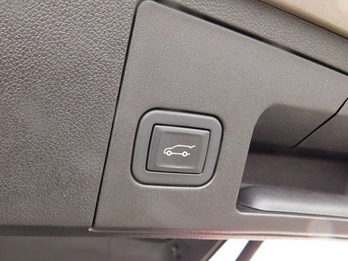 Used 2023 Cadillac XT4 Premium Luxury image 9