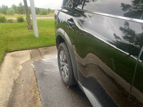 Used 2025 Nissan Pathfinder SV FWD image 6
