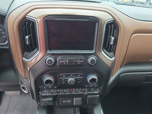 Used 2020 Chevrolet Silverado 1500 High Country w/ Technology Package AWD/4WD image 20
