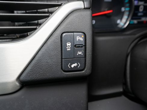 Used 2018 GMC Yukon SLT w/ Open Road Package image 31