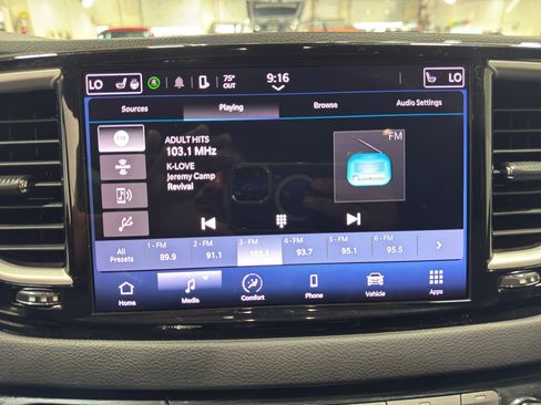 Used 2023 Chrysler Pacifica Touring-L FWD image 34