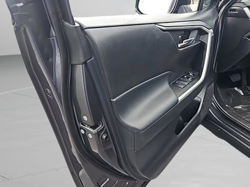 Used 2021 Toyota RAV4 XLE Premium image 26