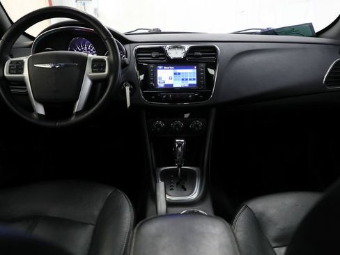 Used 2012 Chrysler 200 Limited FWD image 2
