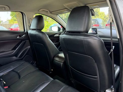 Used 2018 MAZDA MAZDA3 Touring FWD image 15