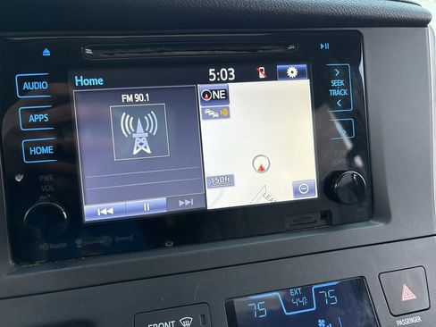 Used 2017 Toyota Sienna XLE image 21