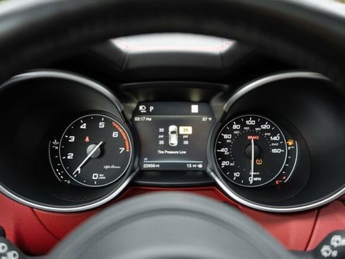 Used 2021 Alfa Romeo Stelvio Ti w/ Premium Package image 23